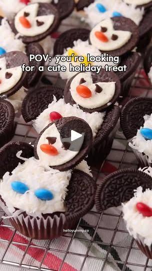 Cupcake Tricks, Hello Yummy, Blueberry Cream Cheese Muffins, Penguin Cupcakes, Winter Cupcakes, Christmas Brownies, Creative Cupcakes, Believe Christmas, Cupcake Designs