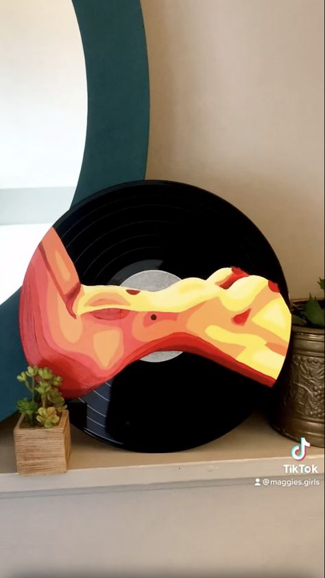 Painted Records Vinyl, Vinyl Record Art Ideas, Painted Records, Cd Wall Art, Vinyl Art Paint, Vinyl Record Art, Record Art, Diy Canvas Art Painting, Mini Canvas Art