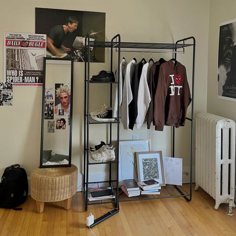 Hanging Rack In Bedroom, Closet Room Ideas Aesthetic, Bedroom Clothes Rack Aesthetic, Cloths Rack Aesthetic, Closet Rack Aesthetic, Bedroom Entrance Ideas, Bedroom With Clothing Rack, Clothing Rack In Bedroom, Clothing Rack Room