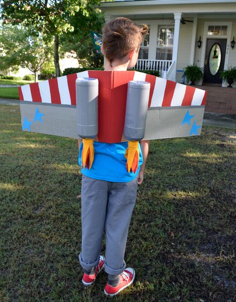 Rocket Man Recycled Costumes For Kids, Airplane Costume, Cardboard Halloween, Recycled Costumes, Cardboard Costume, Space Costumes, Diy Rocket, Cardboard Toys, Diy Costumes Kids