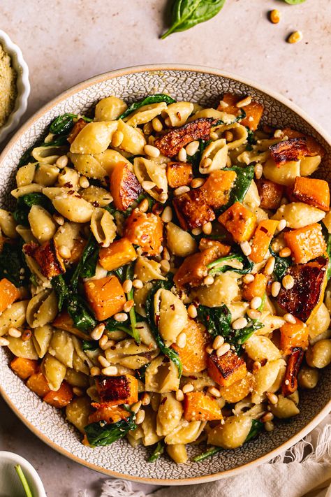 Butternut Squash Spinach Pasta Butternut Squash Spinach, Vegan Pasta Dish, Squash Pasta, Spinach Pasta, Squash Recipes, Meatless Meals, Pasta Recipe, Vegan Dinners, Vegetarian Dishes