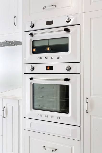 English Country Homes, Smeg Victoria, Smeg Oven, Kitchen Decor Grey, Oven Kitchen, Colonial Kitchen, Kitchen Country, Kitchen Decor Inspiration, Kitchen Open