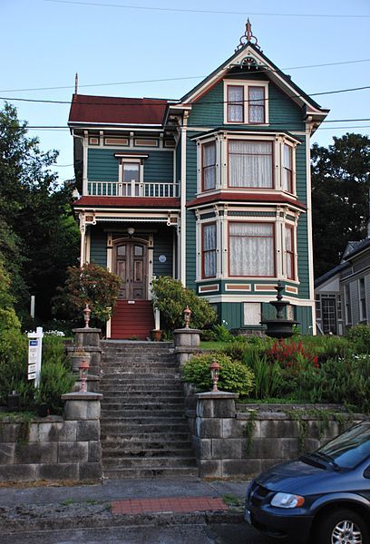 Manitou Springs Colorado, Victorian Homes Exterior, Astoria Oregon, Vintage Architecture, Unique Buildings, Old Buildings, Apartment Building, Historic Homes, Victorian Homes