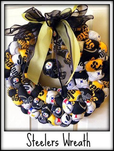 Happier Than A Pig In Mud: NFL Wreath Ideas Steelers Wreaths, Steelers Happy Birthday, Sport Wreaths, Nfl Wreaths, Pittsburgh Steelers Cheerleaders, Steelers Decor, Steelers Crafts, Pittsburgh Christmas, Steelers Cheerleaders