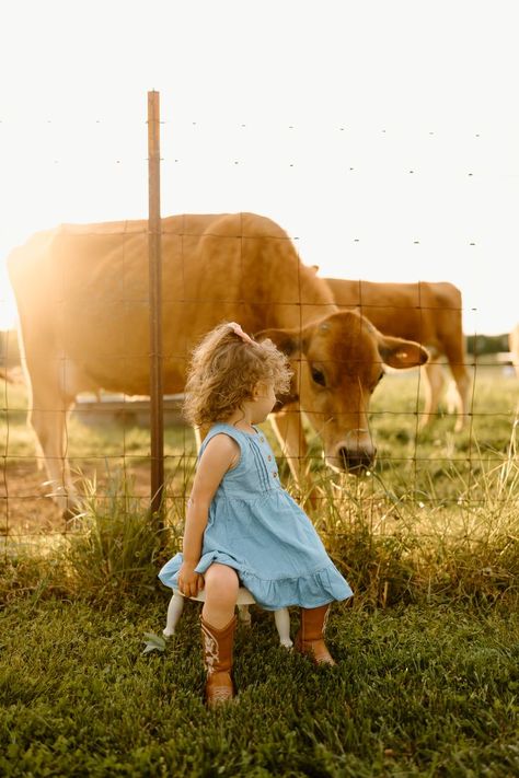 Spring Picture Ideas, Farm Family Pictures, 2nd Birthday Pictures, 2nd Birthday Photos, Cowgirl Photoshoot, Cow Photography, Toddler Pictures, Toddler Photoshoot, Cowgirl Pictures