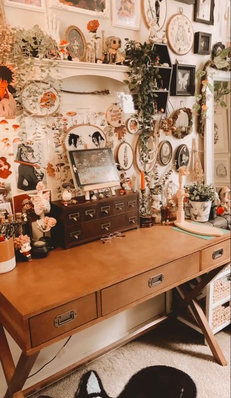 Cottagecore Study Desk, Cottagecore Desk Decor, Antique Desk Ideas, Cottagecore Aesthetic Office, Cottagecore Desk Aesthetic, Cottagecore Desk Ideas, Cottagecore Cubicle, Cottage Core Craft Room, Brown Desk Decor