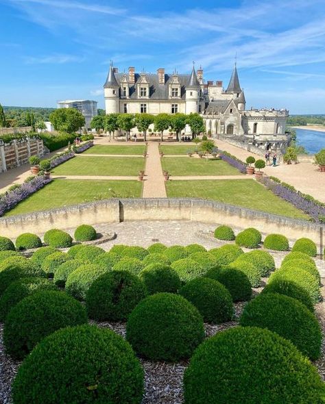 Kristen Alexandra on Instagram: "Looking out onto the garden of Château d’Amboise, a medieval castle atop an earlier Gallic oppidum, a large Iron Age settlement or town, overlooking the Loire River and Valley. Over the centuries it was expanded and modified, and it was one of the main residences of French royalty. Today it is a UNESCO Heritage Site and is open to the public. 📸: 1, 2: @fonderie_mrht; 3, 4: @chateau_amboise. Thank you kindly. ⚜️⚜️⚜️ If you enjoy timeless, classic interiors, ar Chateau House, Loire River, Wood Lake, French Royalty, Classic Interiors, Castle Garden, Chateau France, Loire Valley, French Chateau