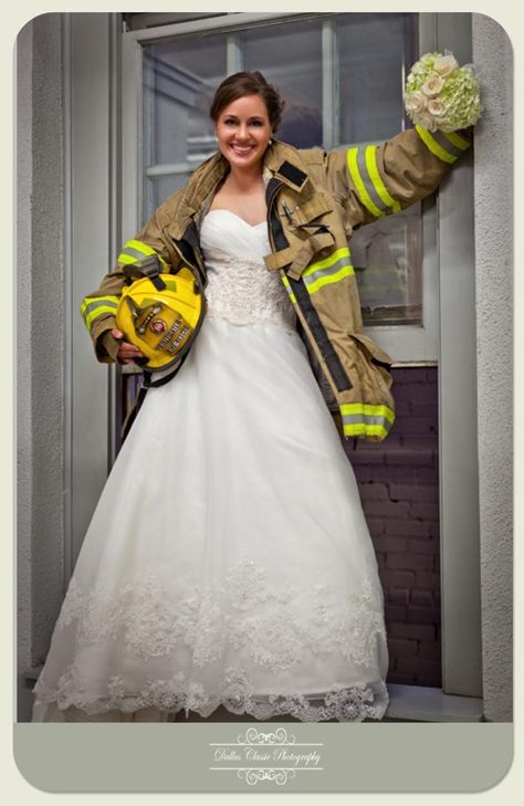 If a marry a guy in uniform I wanna do something like this Fireman Wedding, Wedding Day Shirts, Wedding Fotos, Firefighter Wedding, Female Firefighter, Camo Wedding, Fire Fighter, Wedding Shirts, Wedding Engagement Photos