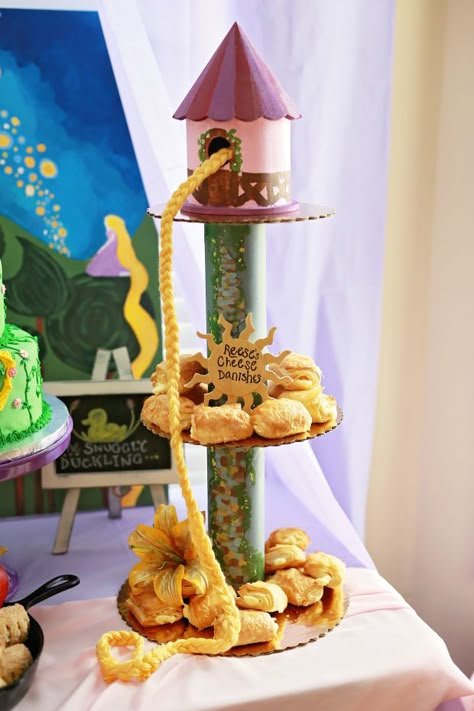 Bolo Rapunzel, Rapunzel Tower, Tangled Birthday Party, Rapunzel Birthday, Rapunzel Birthday Party, Tangled Birthday, Princess Theme Birthday, Rapunzel Party, Princess Theme Birthday Party