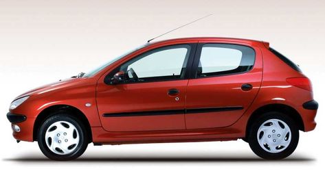 En pleno 2019... ¿comprarías un Peugeot 206, nuevo, por 5.200 euros? Peugeot 405, Wallpaper Nature, Peugeot 206, Android Wallpaper, Car Door, Peugeot, Suv Car, Cars, Van