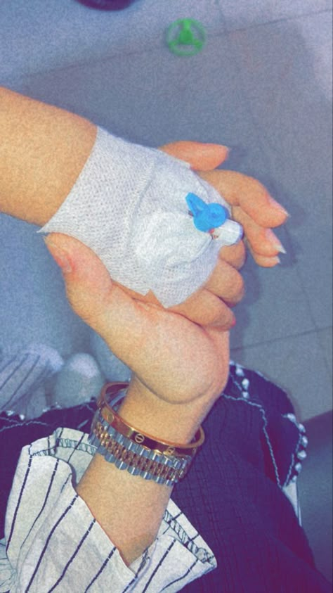 Bandage Hand, Blurry Mirror Selfie, Phobia Words, Kids Hospital, Aesthetic Blurry Mirror Selfie, Hospital Pics, Snaps For Snapchat, Creative Snaps