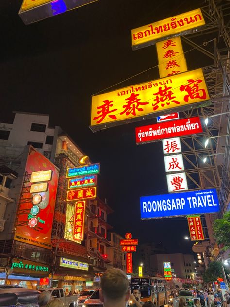 Neon lights in Chinese and Thai Bangkok Night Aesthetic, Bangkok Restaurants, Cities Aesthetic, Bangkok Photography, Food Thailand, Thailand Street, Thailand Street Food, Food Noodles, China Town Bangkok