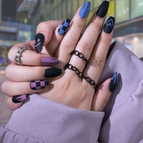 Nail Matte, Black And Blue Nails, Nail Art Acrylic Nails, Black And Purple Nails, Heart Flame, Nail Art Acrylic, Fake Nails Designs, Purple Acrylic Nails, Punk Nails