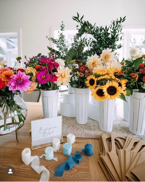 Build A Bouquet Party, Galentines Party Flower Bar, Brunch And Bouquets Party, Build Your Own Bouquet Party, Grad Party Brunch, Make Your Own Bouquet Station, Graduation Tea Party, Summer Sleepover, Build Your Own Bouquet