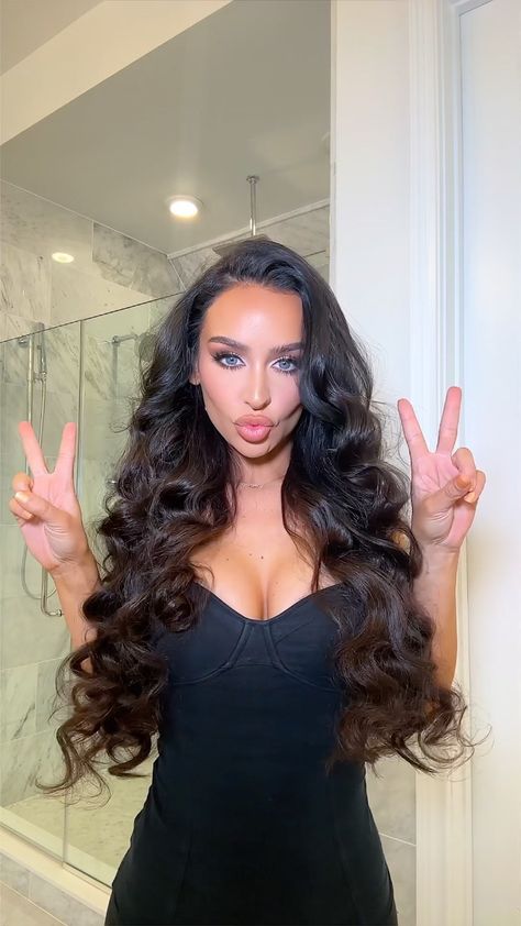 All Posts • Instagram Carli Bybel Hair, Carli Bybel Makeup, Curling My Hair, Hair Brushing, Carli Bybel, Hairstyles Curls, Beauty Goals, Glamour Makeup, Most Satisfying