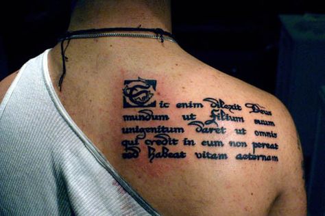 Many Latin quote tattoos tend to be religious in nature. This one is the entirety of John 3:16. #inked #tattoo #quotetattoo #shoulder #latin #latintattoo Illuminated Tattoo, Latin Word Tattoos, Latin Phrase Tattoos, Latin Quote Tattoos, Latin Tattoo, Small Wave Tattoo, Bible Verse Tattoos, Verse Tattoos, Good Tattoo Quotes