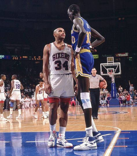 Rare Photos of Charles Barkley | Sports Illustrated Manute Bol, Best Nba Players, Basketball Players Nba, Charles Barkley, Basketball Photography, Nba Legends, Sport Icon, Sports Hero, Nba Stars