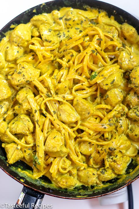 Creamy Curry Chicken Pasta - Tasteeful Recipes Curry Chicken Pasta Recipes, Creamy Curry Pasta, Curry Pasta Recipe, Curry Chicken Pasta, Curried Pasta, Chicken Curry Noodles, Creamy Curry Chicken, Curry Pasta Salad, Uni Meals