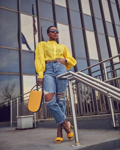 Farotelle | Fashion & Style on Instagram: “Big Sleeves, Big Energy 🌼🌻🍋💛 . Sharing another angle of yesterday's colorful outfit featuring my favorite mom jeans and this bright,…” Smart Casual Jeans, Big Energy, Colorful Outfit, Big Sleeves, Torn Jeans, Love Jeans, Outfit Goals, Classy Women, Colourful Outfits