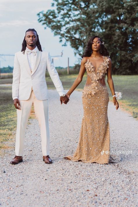 Prom Date Pictures, Prom Couple Pictures, Prom Photoshoot, Prom Couples, Champagne Prom Dress, Prom Inspiration, Prom Dresses Long Pink, African Prom Dresses, Prom Dress Inspo