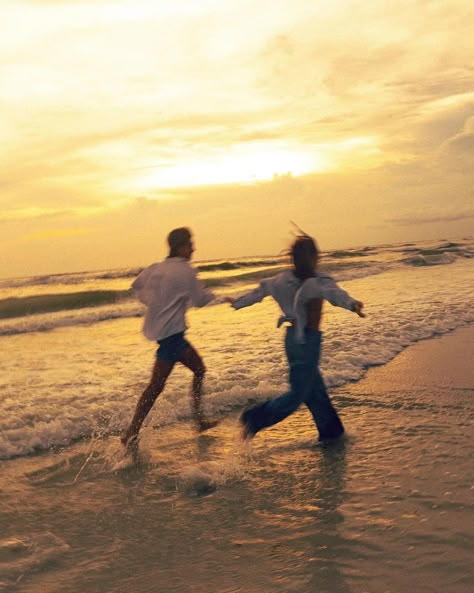 "Feel the warm air fill your lungs and the sun kiss your cheek. Chase the birds and splash in the waves. That’s the stuff memories are made of." ⠀⠀⠀⠀⠀⠀⠀⠀⠀ Stunning photos and words by @byalanimarlene 🤎🎥🎞️ #couplephotography #photo #storytelling #couplephotoshoot #love #movement #goldenhour #bluehour Florida Beach Aesthetic, Couple Shadow, Mermaid Stories, Dreamy Night, Feeling Alive, Miami Photos, Life Is A Movie, Photography Cinematic, Sun Aesthetic