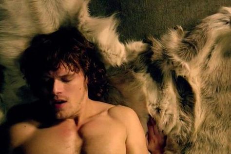 Outlander Wedding Night, Sam Heughan Shirtless, Outlander Wedding, Outlander Funny, James Fraser Outlander, Outlander Claire, Diana Gabaldon Outlander Series, Jaime Fraser, Outlander Tv Series