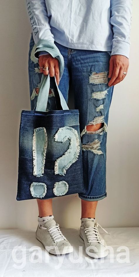 Denim tote bag #recyclejeansbagtutorial #recyclejeansbaghowtomake #recyclejeansbag Denim Repurpose, Tote Bag Jeans, Jeans Upcycle, Diy Bags Jeans, Recycled Denim Bags, Denim Bag Diy, Bag Jeans, Denim Crafts Diy, Blue Jeans Crafts