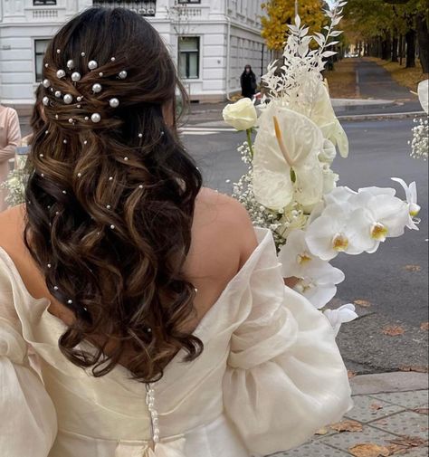 Hair Style On Saree, Formal Hairstyles For Long Hair, Engagement Hairstyles, Junior Prom, Desain Quilling, Bridal Hair Buns, Open Hairstyles, Long Hair Wedding Styles, Trendy Hairstyle