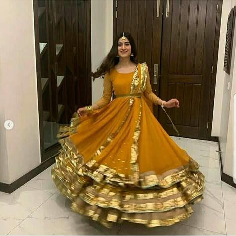 Indian Royal Dress, Yellow Salwar Suit, Heavy Salwar Suit, Bollywood Dance Costumes, Yellow Salwar, Bridesmaids Looks, Kathak Dance, Rajasthani Dress, Suit Anarkali