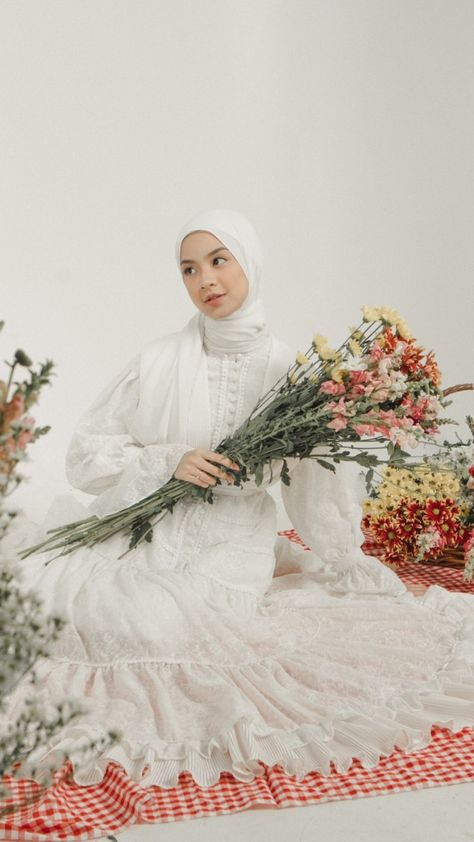 Dump Acc, Hijab Photoshoot, Moodboard Wedding, Campaign Photoshoot, White Hijab, Muslim Style, Foto Shoot, Fashion Tutorial, Idul Fitri