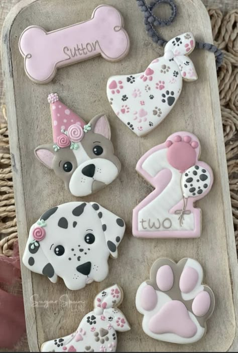 Dog Bone Royal Icing Cookies, Dog And Cat Cookies Decorated, Puppy Dog Cookies Decorated, Puppy Shaped Cookies, Puppy Theme Cookies, Dog Themed Cookies Royal Icing, Puppy Decorated Cookies, Puppy Dog Cookies, Dog Cookies Decorated Royal Icing