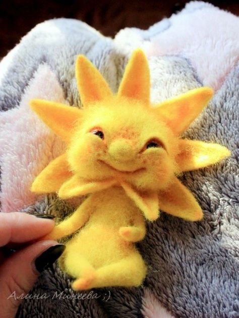 Tovad Ull, Needle Felting Diy, Felted Wool Crafts, Needle Felting Tutorials, Felt Embroidery, Needle Felting Projects, Felt Baby, Wool Projects, Felting Tutorials