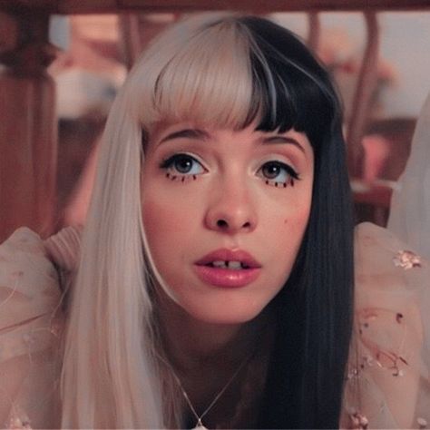 Split Bangs, Melanie Martinez Makeup, K-12 Melanie Martinez, Melanie Martinez Concert, Melanie Martinez Photography, Split Dyed Hair, Split Hair, Justin Timberlake, Celebrity Art