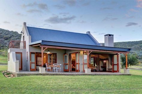 Africa Farm Style House, House Plans South Africa, African House, Farmhouse Architecture, Dutch House, Rural House, Farm Cottage, Modern Farmhouse Design, Modern Farmhouse Exterior