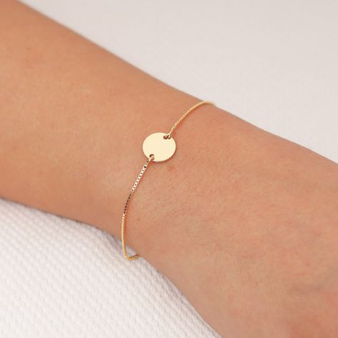 Gold Circle Bracelet Tiny Disk Bracelet Delicate Everyday Gold Filled or Sterling Silver Bracelet Simple Layering Bracelet. Disc Bracelet, Dainty Gold Bracelet, Jewelry Advice, Diamond Necklace Designs, Circle Bracelet, Everyday Bracelet, Jewelry Bracelets Silver, Classy Jewelry, Layered Bracelets