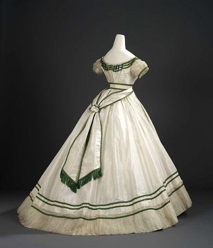 Girl’s formal evening dress, with, sash, Charles Frederick Worth, Silk taffeta, 1867, Royal Ontario Museum Girls Evening Dresses, Charles Frederick Worth, Gaun Abad Pertengahan, Historical Gowns, 1860 Fashion, 1800s Fashion, 19th Century Fashion, Formal Evening Dress, Old Dresses