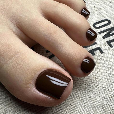 Luxio Linger Brown Nail Polish, Gel Pedicure, Color For Nails, Acrylic Toes, Acrylic Toe Nails, Toe Nail Color, Pretty Toe Nails, Diy Acrylic Nails, Toenail Polish