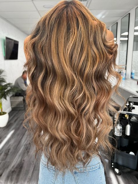 Brown and blonde balayage hair style and highlights Balayage On Dark Brown Hair, Caramel Blonde Balayage, Brown Blonde Balayage, Brown To Blonde Balayage, Caramel Blonde, Brown Blonde, Caramel Brown, Brown To Blonde, Dark Brown Hair