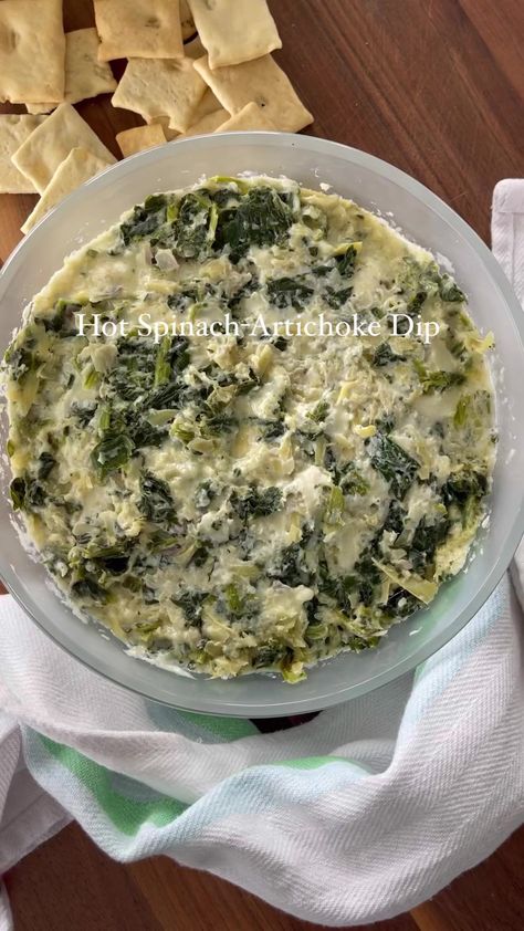 Appetizers From Around The World, International Appetizers, Hot Spinach Artichoke Dip, Healthy Spinach Artichoke Dip, Hot Spinach Dip, Super Bowl Ideas, Spinach Dip Recipe, Artichoke Dip Recipe, Dips And Snacks