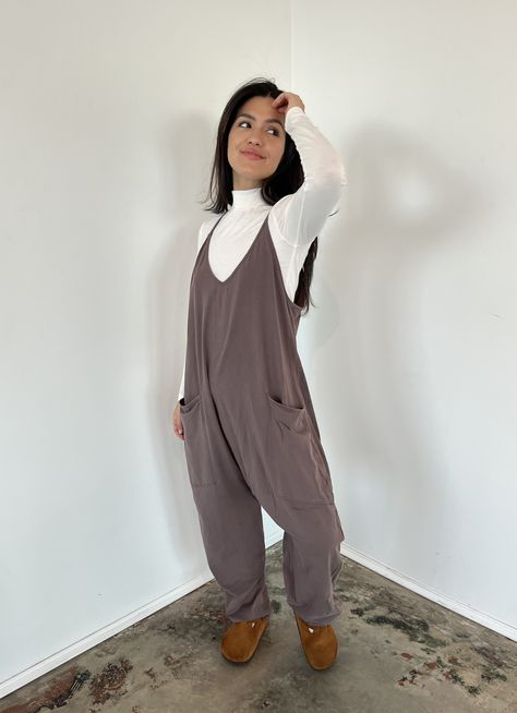 Baggy Jumpsuit Outfit Winter, Cloth Overalls Outfit, Baggy Jumpsuit Outfit, Oversized Jumpsuit Outfit, Free People Jumpsuit Outfit, Jumpsuit Outfit Fall, Donating Plasma, Summer Jumpsuit Outfit, Jumpsuit Outfit Casual