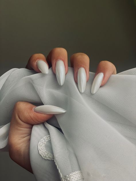 White Pearl Nails, Casual Nails, Pearl Nails, White Nail Designs, Vacation Nails, Almond Shape, Prom Nails, Cute Acrylic Nails, Almond Nails