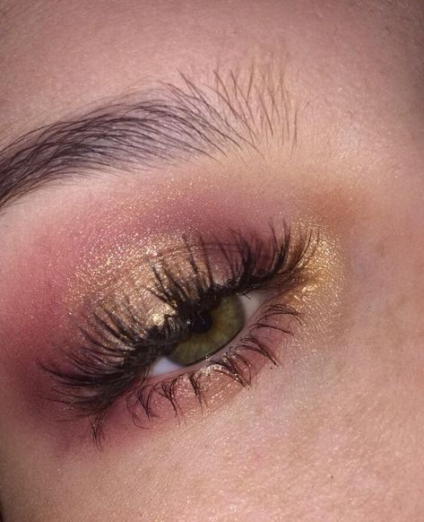 Gold Halo Eye, Pink Glitter Makeup, Prom Eyes, Almond Eye Makeup, Golden Eye Makeup, Halo Eye Makeup, Pink Eyeshadow Look, Maquillage On Fleek, Gold Makeup Looks