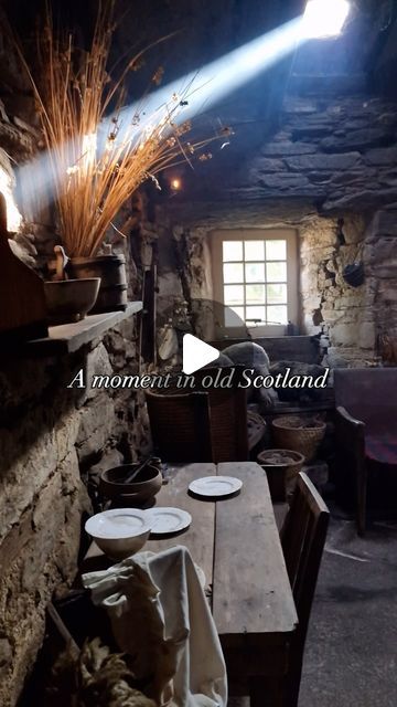 David Mathew on Instagram: "A traditional Orkney ‘firehoose’, 16th century Kirbuster farm. Want more? Check out my page!  #history #oldfashioned #orkney #scotland #16thcentury #17thcentury #historicalplace #historicalbuilding #heritage #farmhouse #farm #nature #peace #beautiful #historic #medieval" Ancient Homes, Central Fireplace, Skara Brae, Historical House, Bushcraft Shelter, Modern Farmer, Elizabethan Era, Nature Peace, Single Room