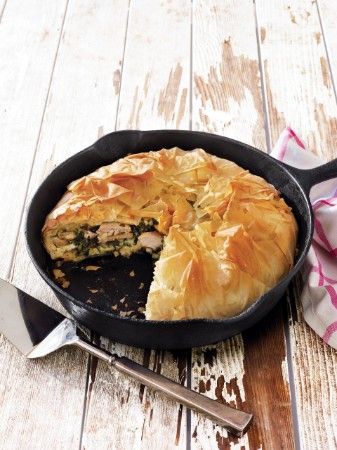 Spinach Feta Pie, Spinach Feta Chicken, Cooking With Cast Iron, Feta Pie, Feta Chicken, Spinach Pie, Iron Skillet Recipes, Chicken Spinach, Spinach Feta