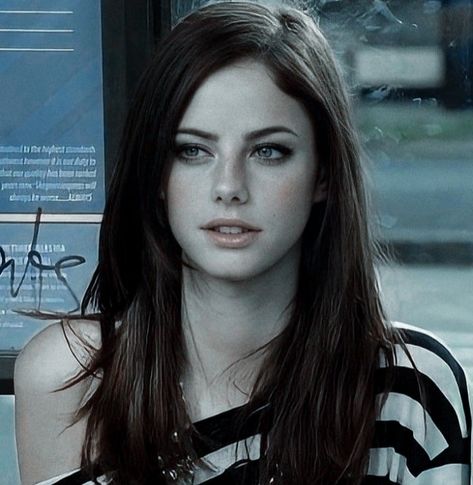 Kaya Scodelario Skins, Effy Stonem Style, Brown Eyes Black Hair, Effy Stonem, Dark Princess, Skins Uk, Kaya Scodelario, Alt Girls, Celebrity Look Alike