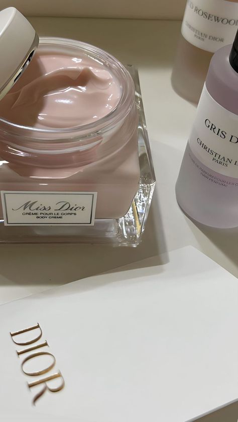 Body Cream Aesthetic, Fancy Skincare, Aesthetic Dior, Pretty Body, Body Aesthetic, Body Creme, Dior Girl, Dior Aesthetic, Body Hygiene