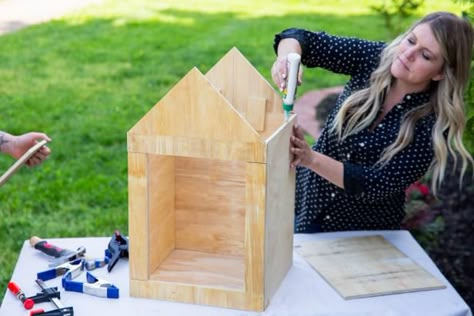 How to Build Your Own Little Free Library | HGTV Diy Free Library Box Ideas, Take A Book Leave A Book Diy, Free Little Library Plans, Diy Free Little Library, Little Library Plans Diy, Diy Little Library, Free Library Box Ideas, Diy Little Free Library, Free Little Library Ideas