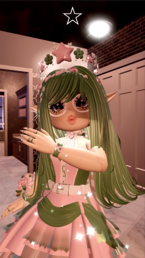 Green Glamour Royale High, Royalhigh Outfits, Korean Wallpaper, Rh Outfits, Rh Fits, Miku Hatsune Vocaloid, Fairy Outfit, Roblox Ideas, Royal Clothing