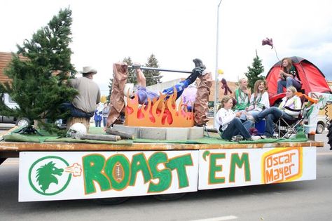 Parade Float Football Theme, Homecoming Parade Float Ideas Theme Football, Hoco Float Ideas Football, Home Coming Float Ideas, School Floats Parade Ideas, Homecoming Floats Ideas, Float Ideas For Parade Homecoming, Homecoming Themes Floats, Homecoming Floats High School