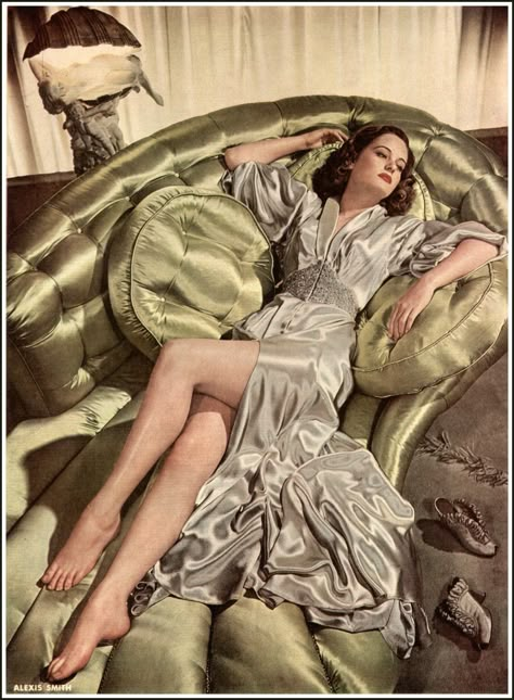 Alexis Smith, Glamour Vintage, Hollywood Regency Style, 1930s Fashion, Vintage Glam, Hollywood Glam, Old Hollywood Glamour, 1940s Fashion, Vintage Vogue